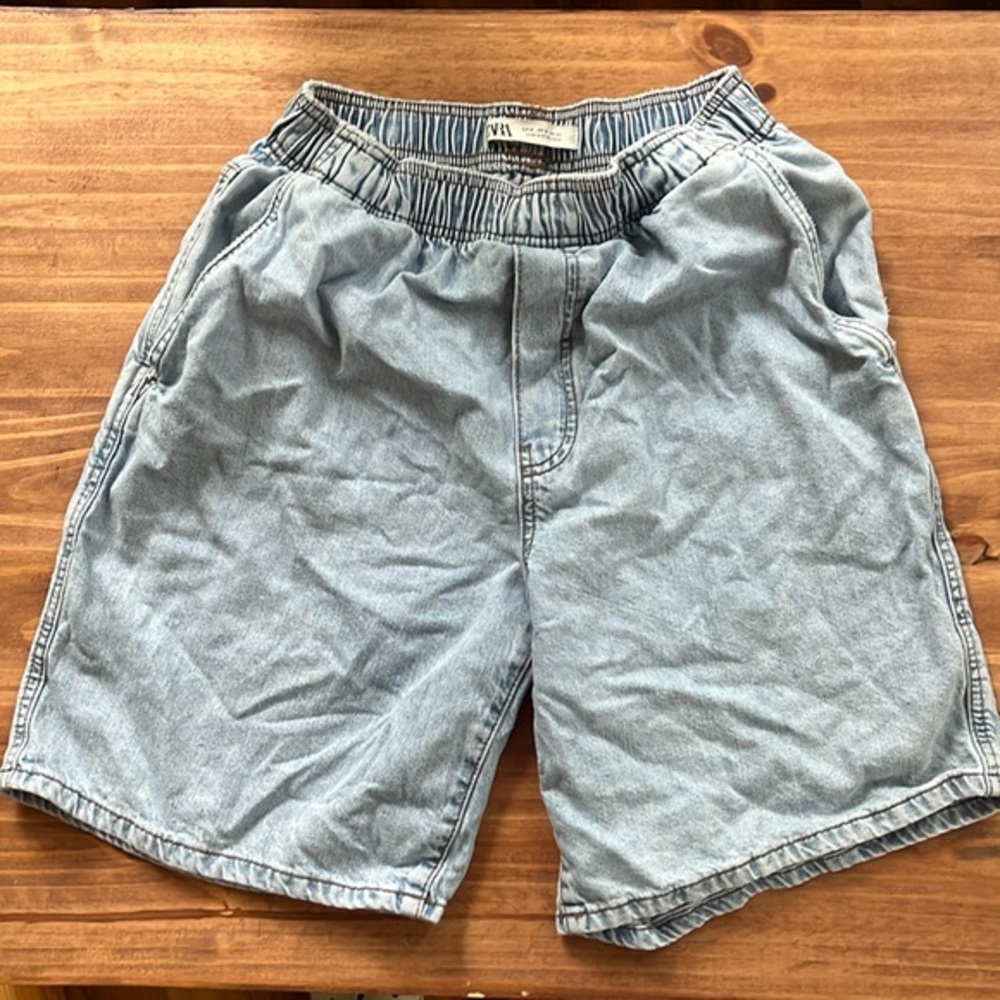 💚 Zara High Waisted Light Wash Jean Shorts